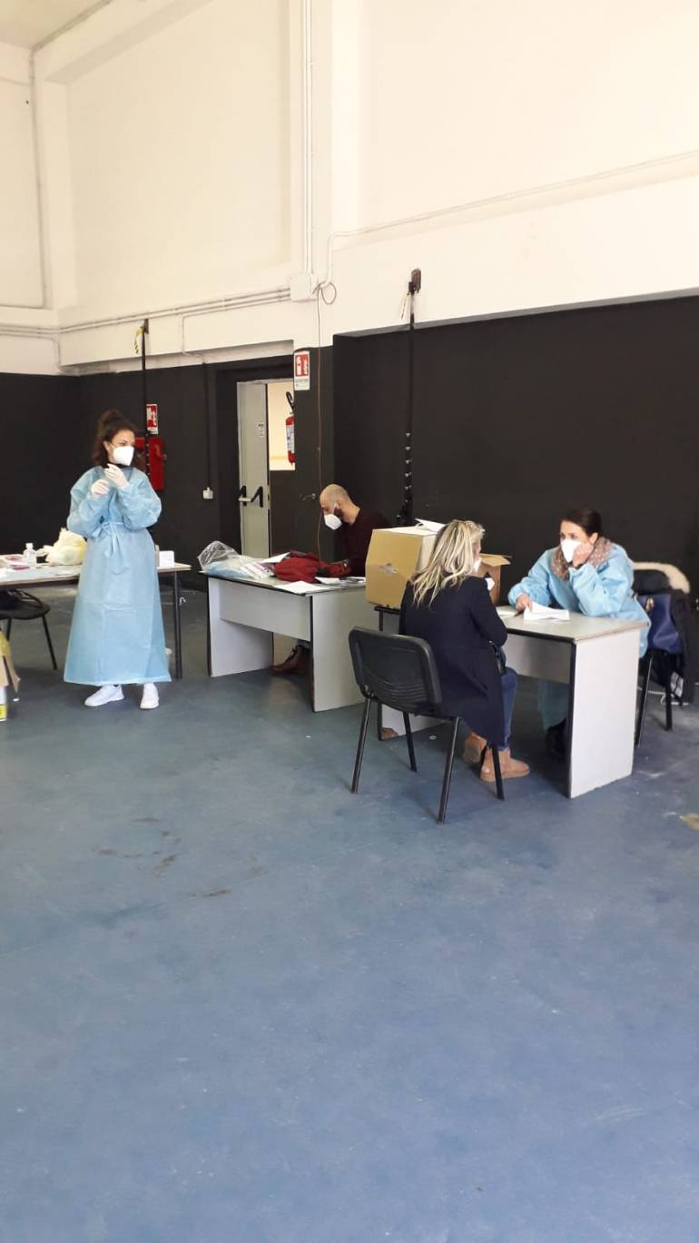 Torre Annunziata, vaccinazione per il personale scolastico: partita la campagna presso la palestra dello stadio