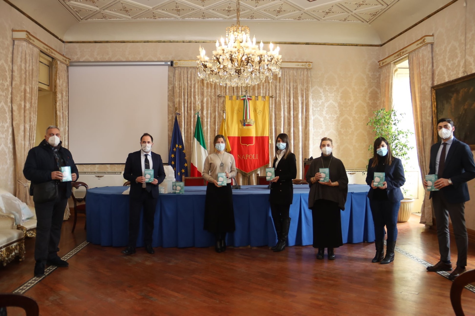 Napoli: donate 5.000 mascherine Ffp2 per conducenti bus scolastici e alunni
