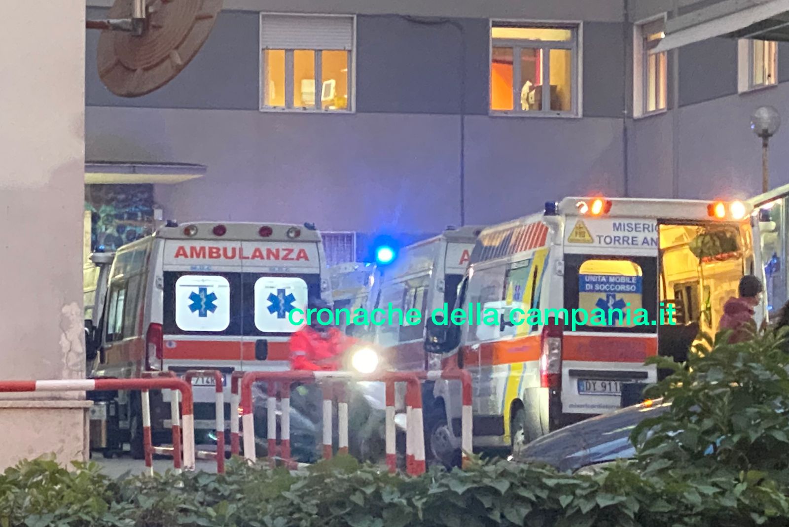 Castellammare, pronto soccorso pieno e ambulanze in fila: 3 pazienti deceduti mentre aspettavano un posto