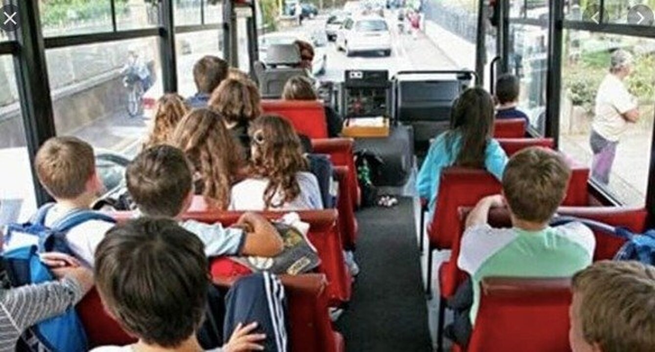 Studenti e autista del pullman contagiati nel Casertano: tutti in isolamento