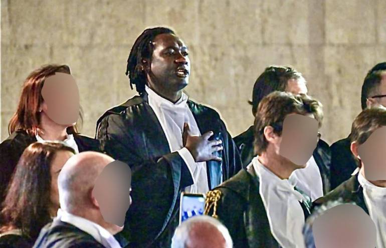 Napoli, giudice onorario chiede il tesserino ad avvocato di colore: ‘E’ idiozia’
