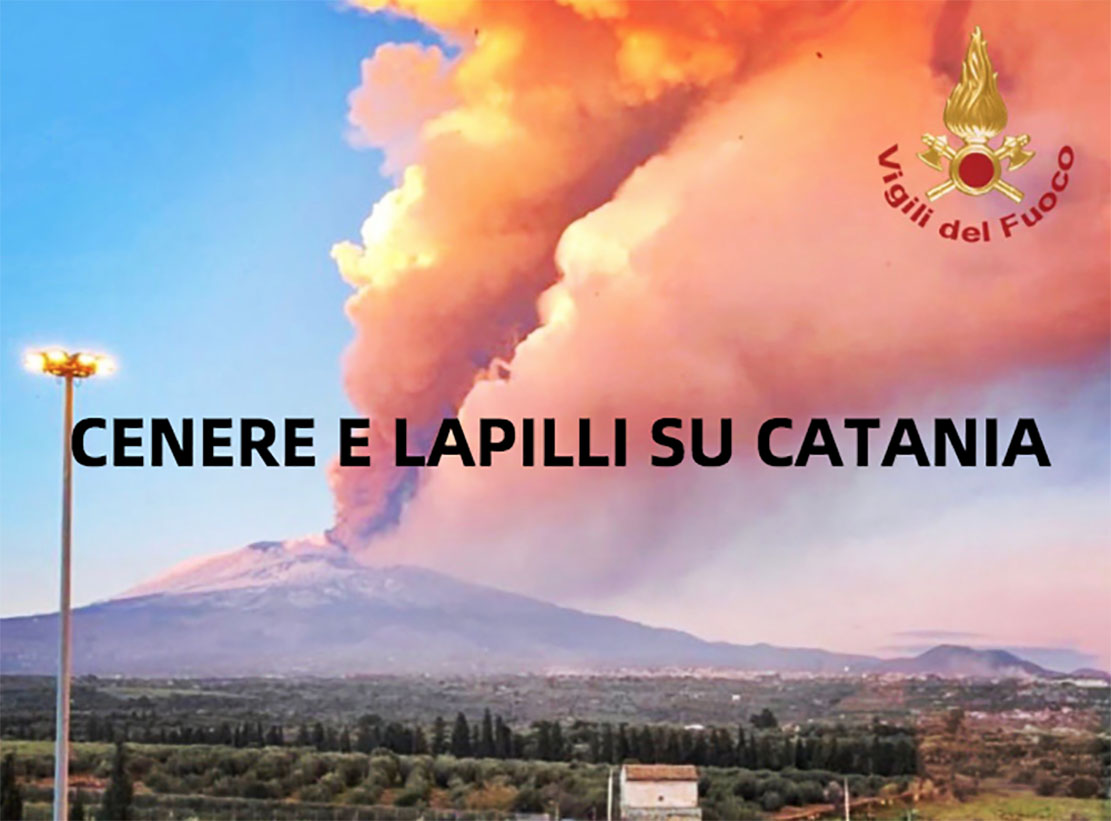 Catania coperta da cenere lavica dell’Etna: stop a bici e moto