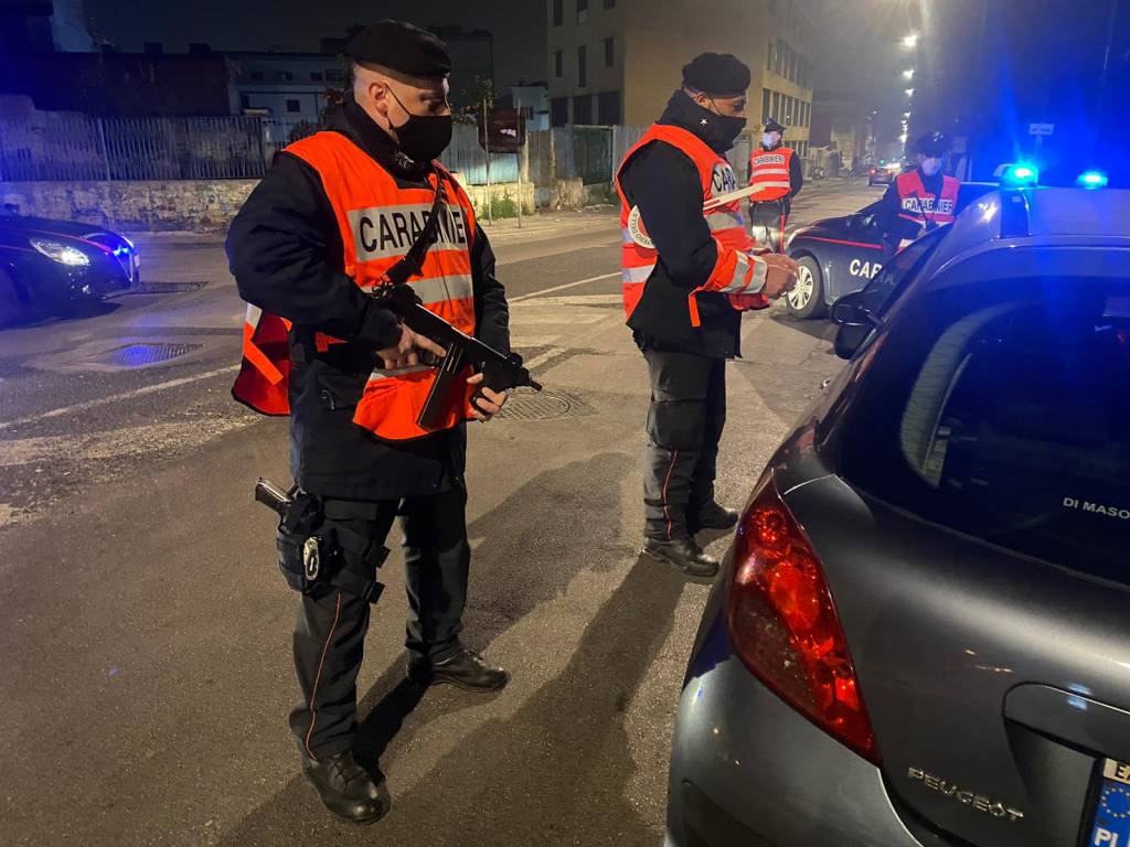 Napoli, i carabinieri passano al setaccio il rione Sanità
