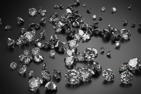 Perde diamanti per 50 mila euro, scatta la ‘caccia’ a Napoli