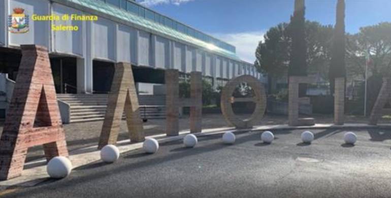 Documenti falsi per il fisco: 8 indagati a Salerno. Arrestato noto commercialista