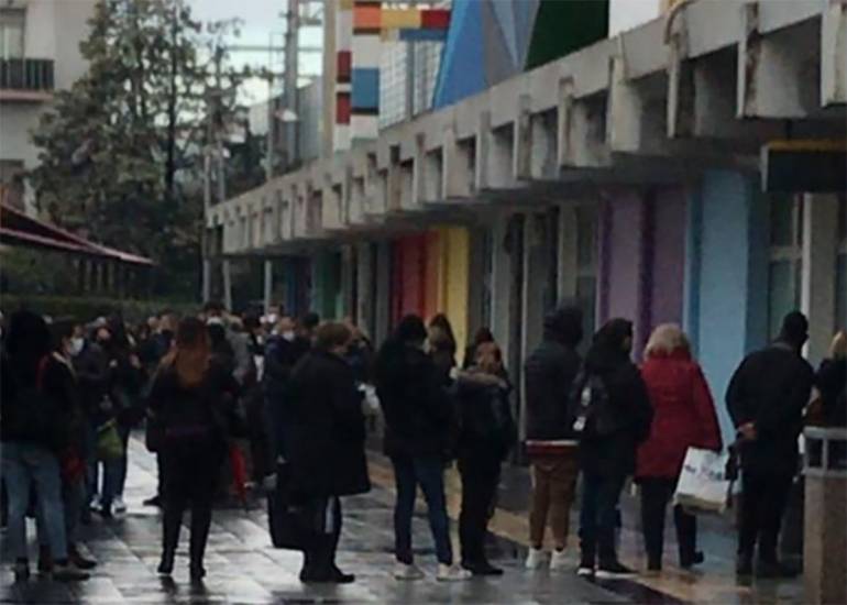 Napoli, file alla metro e scarso utilizzo dei bus per le scuole