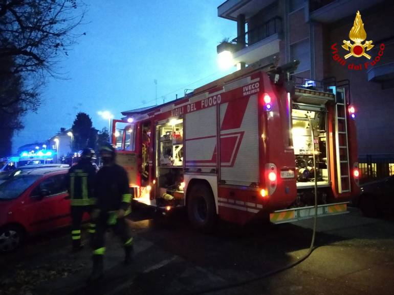 Incendio in un garage nell’Avellinese, famiglia evacuata