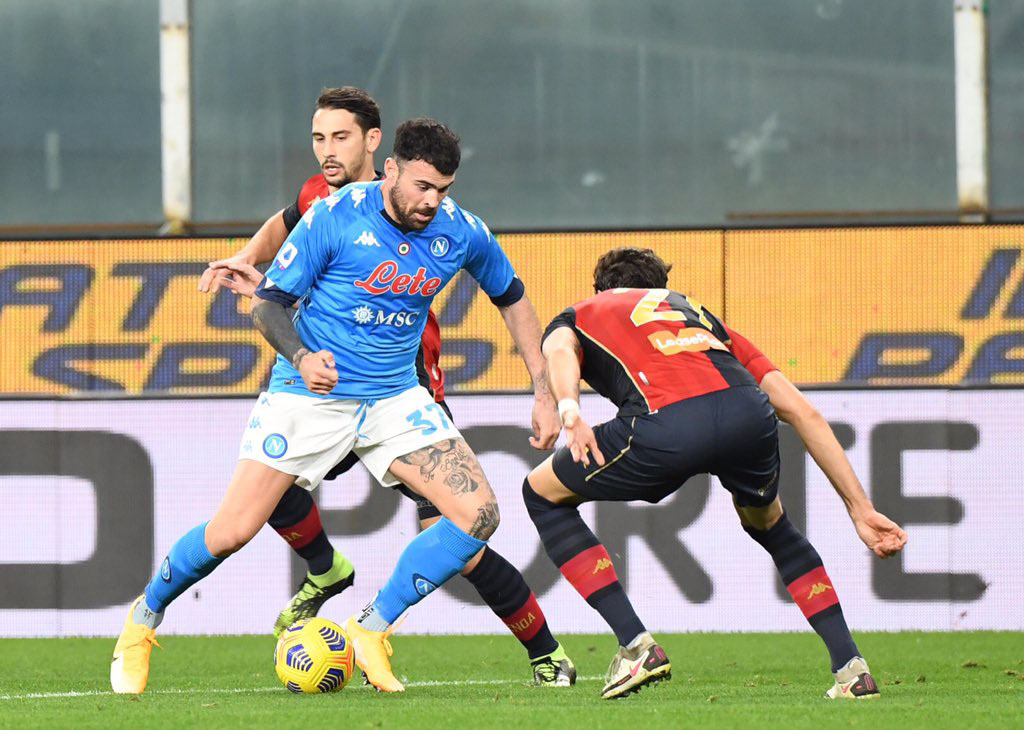 Il Napoli regala il primo tempo al Genoa e affonda a Marassi