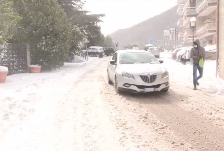 La neve causa diversi disagi in Irpinia e nel Sannio