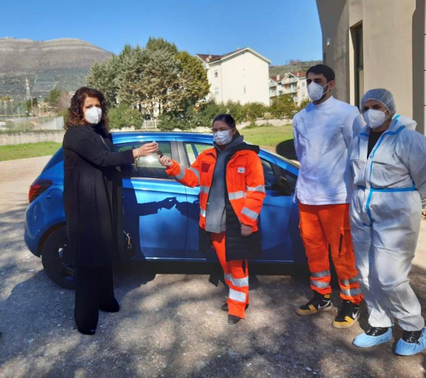 Covid: parlamentare 5stelle dona autovettura a Usca del Salernitano