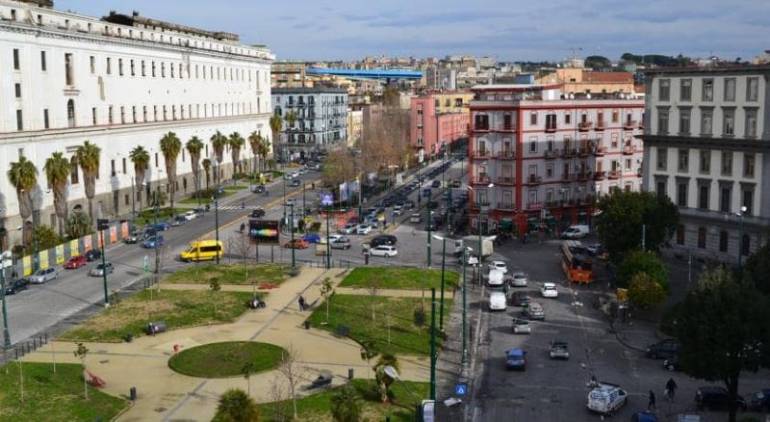 Napoli ricorda i bambini vittime della shoah, pietre d’inciampo in piazza Carlo III