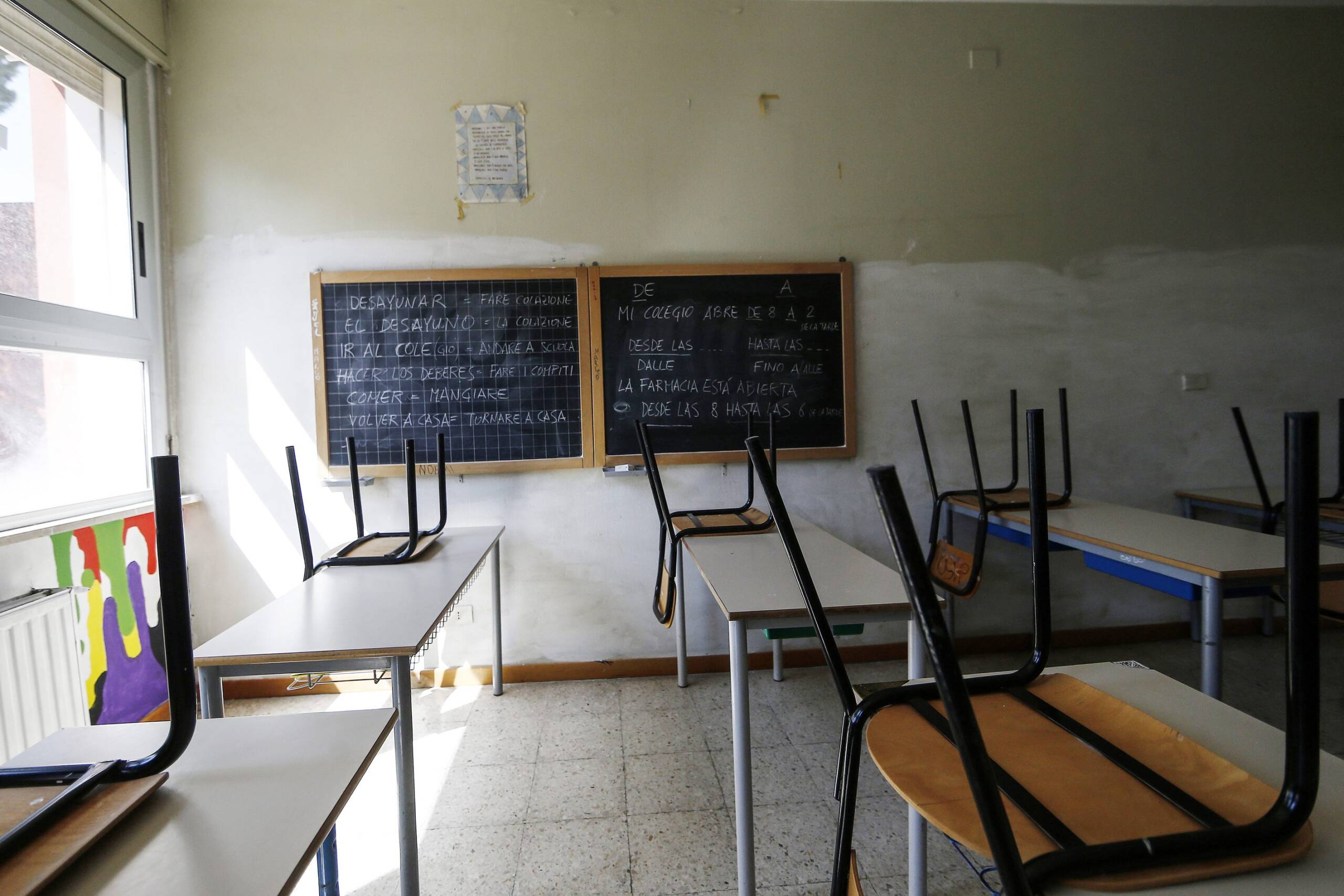 Covid: scuola chiusa e 5 classi in quarantena a Torre del Greco