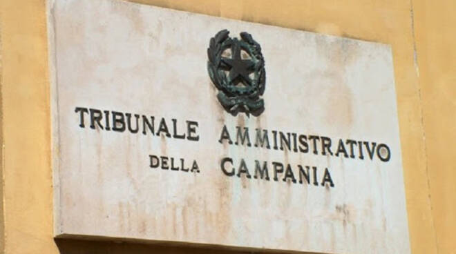 Ricorso contro stop scuole in Campania: il Tar chiede documenti