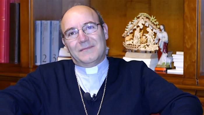 L’arcivescovo di Benevento: ‘Vaccinate subito i detenuti’