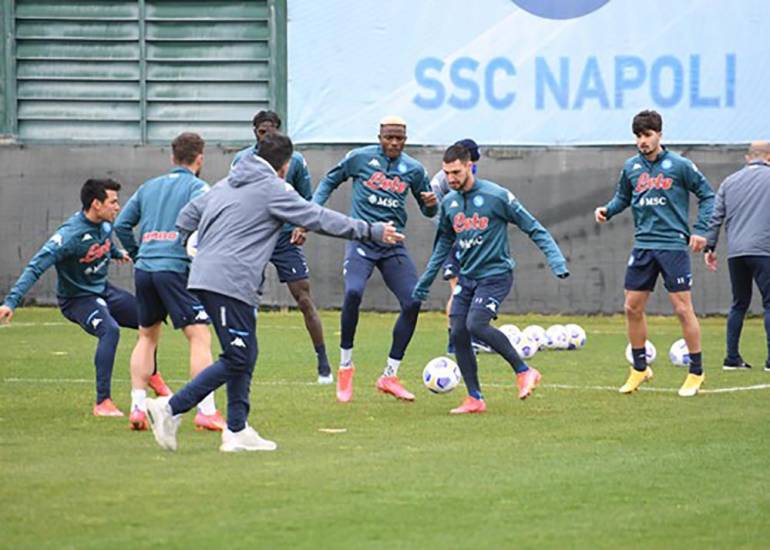 Napoli, il treno Champions passa per Roma