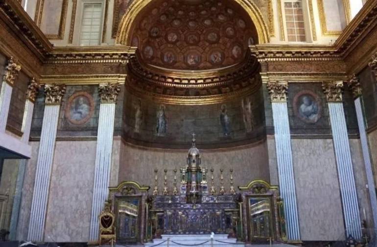 Napoli, il giallo del candelabro sparito da Palazzo Reale