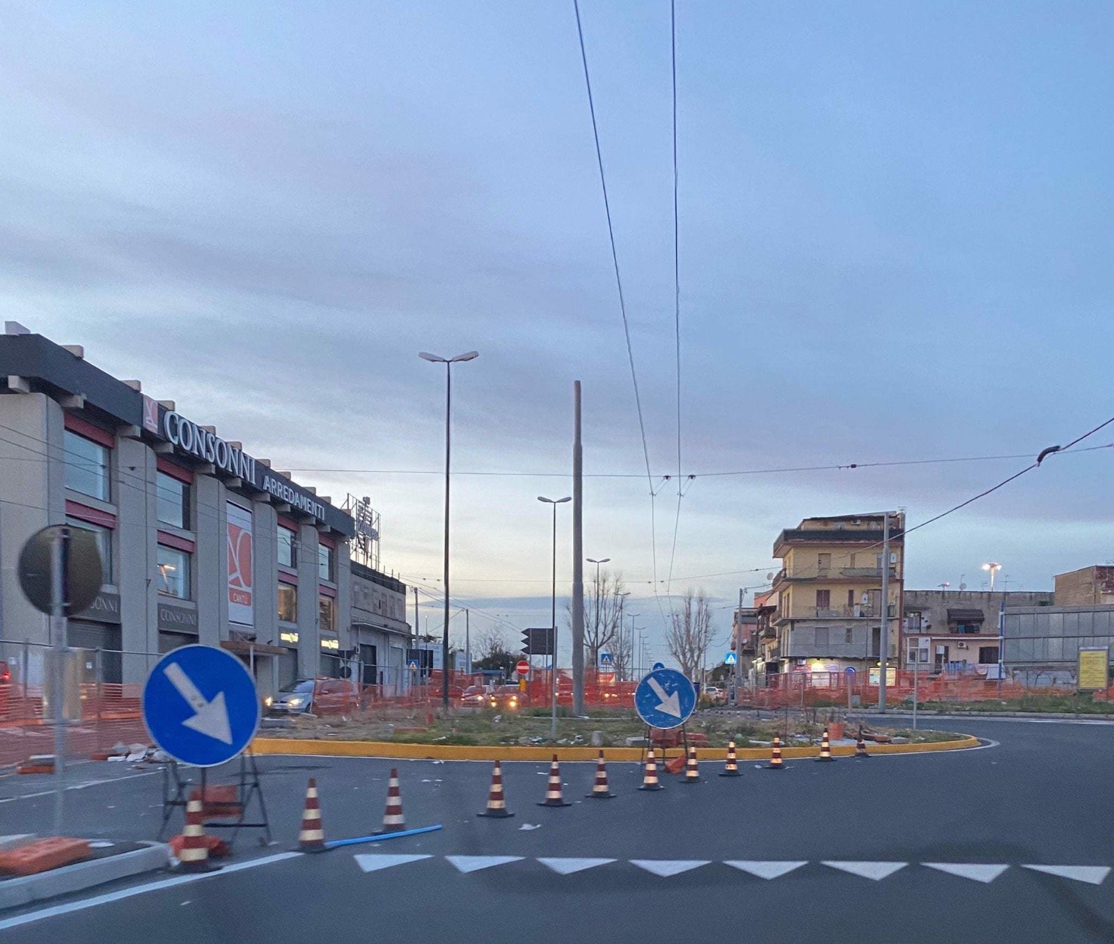 Cantieri dei lavori mai conclusi sull’Asse Mediano. La protesta degli automobilisti