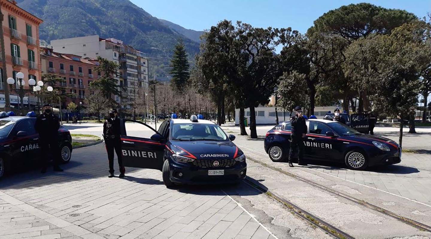 I carabinieri passano al setaccio Castellammare: decine di identificati