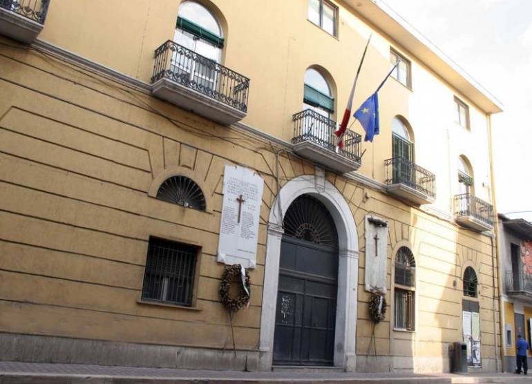 Dipendenti positivi al Covid, sindaco chiude Comune per 4 giorni