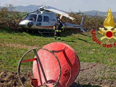 elicottero per trasporto calcestruzzo cade in irpinia: pilota ferito