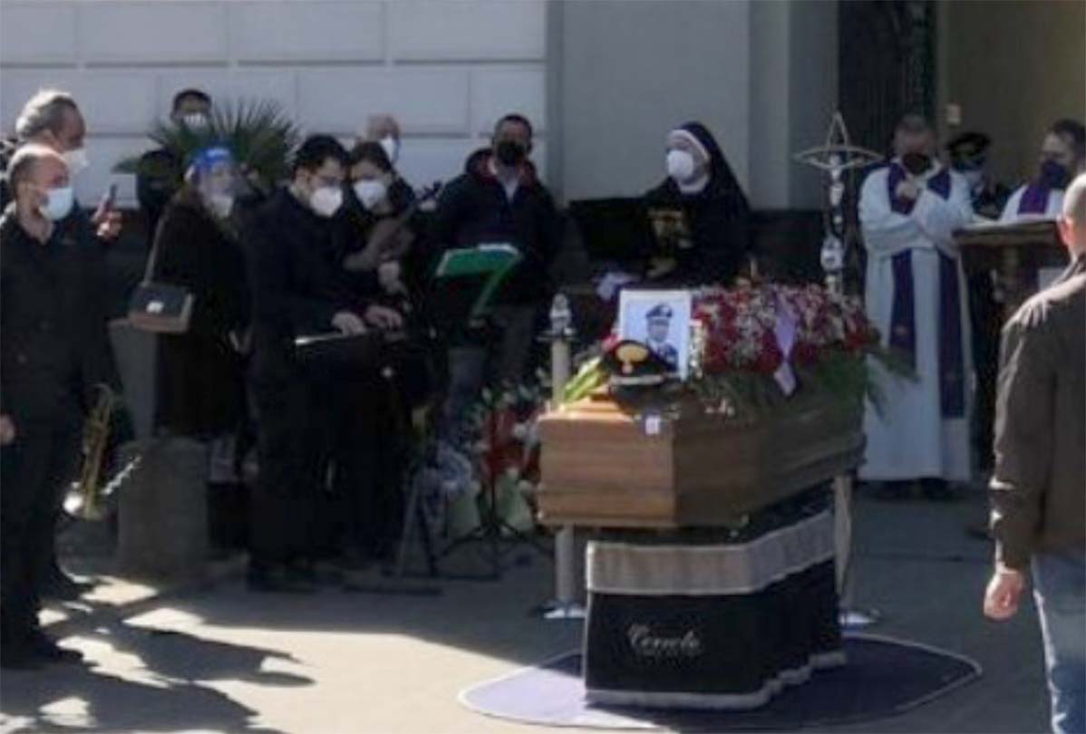 Commozione al funerale del maresciallo Nero stroncato dal covid