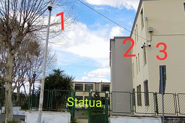 Rubano in una scuola a Castellammare ma le tre telecamere del comune non funzionano