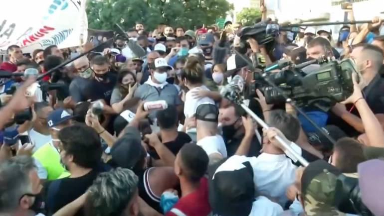 ‘Giustizia per Maradona’, migliaia in piazza a Buenos Aires
