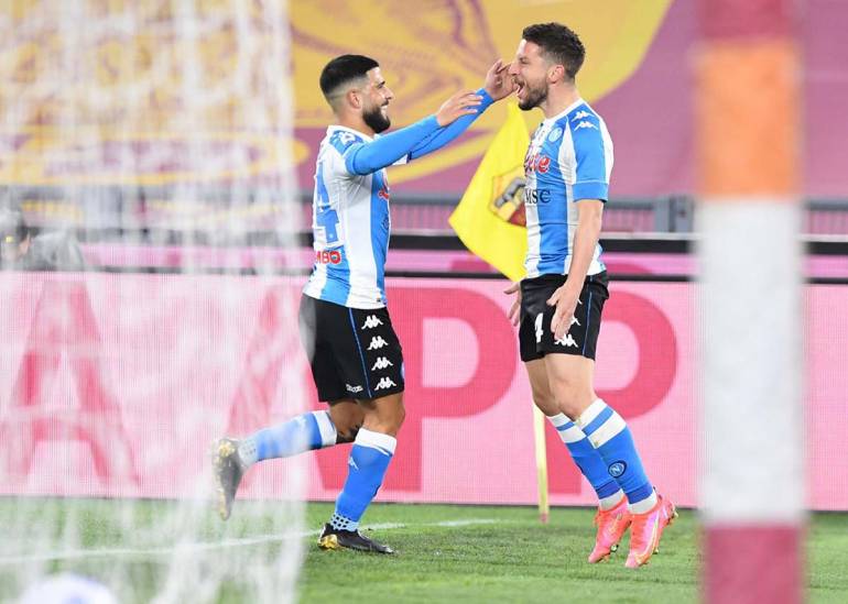 Napoli, un super Mertens abbatte la Roma