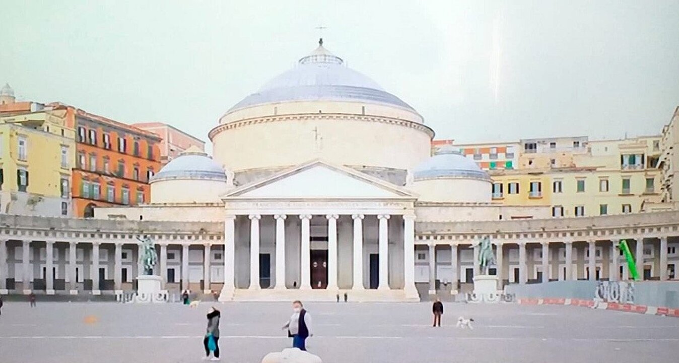 Napoli, centro deserto e nella zona storica nessuno in giro