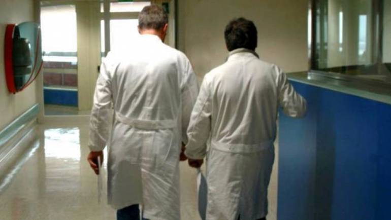 Napoli, proroga pensionamento dei medici oltre i 70 anni: la protesta della Fimmg