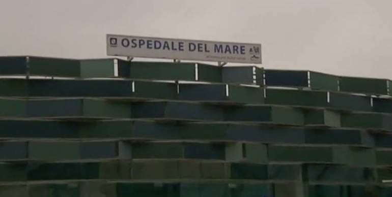Napoli, intervento salvavita all’Ospedale Mare: asportato tumore alla tiroide