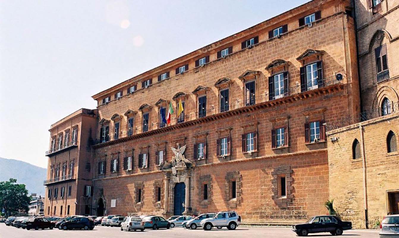 Fornivano falsi dai covid all’Iss: arrestati funzionari della Regione Sicilia