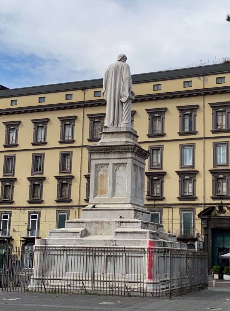 Napoli, il prefetto Di Bari in piazza Dante