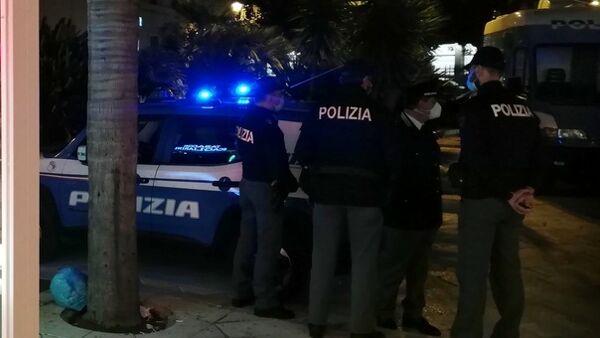 Napoli, interrotta una festa in casa: sanzionati 14 ragazzi