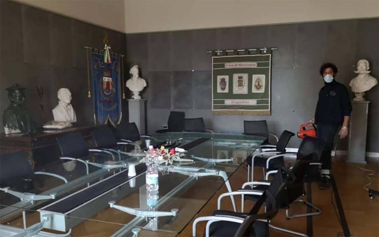 Il sindaco di Marcianise: ‘Appelli inutili, chiudo tutto alle 14’