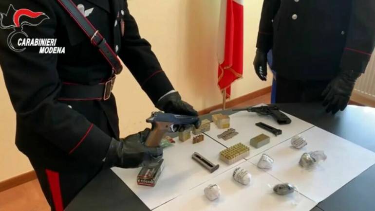 Indagini sulla banda della strage di Corinaldo, sequestrate armi e droga: spuntano i Casalesi