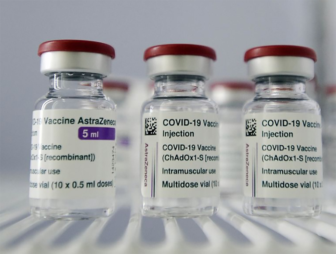 Via libera al vaccino AstraZeneca agli over 65