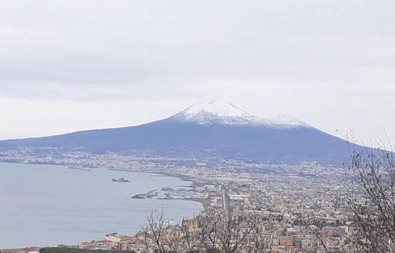 E’ tornata la neve sul Vesuvio e in Irpinia