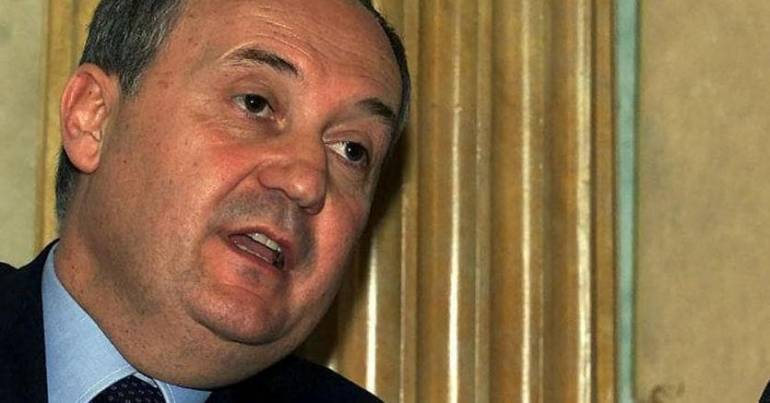 Scandalo mascherine, arrestati l’ex re degli stampatori e 2 imprenditori: indagato ex ministro