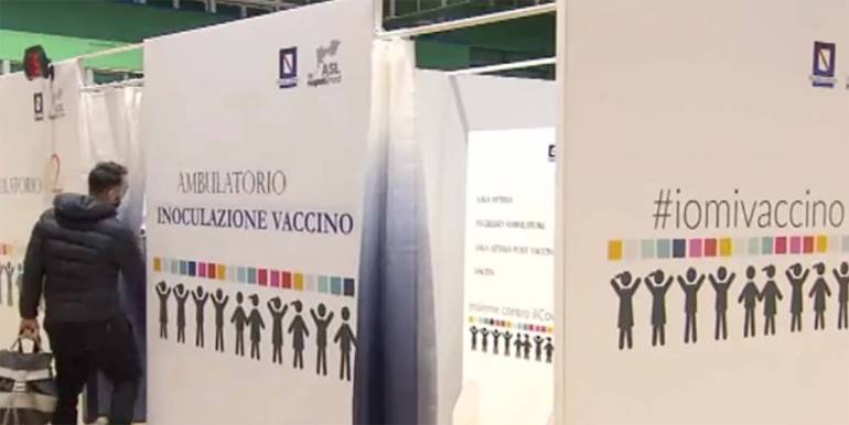 Pozzuoli, inaugurato il mega centro vaccinale a Monterusciello