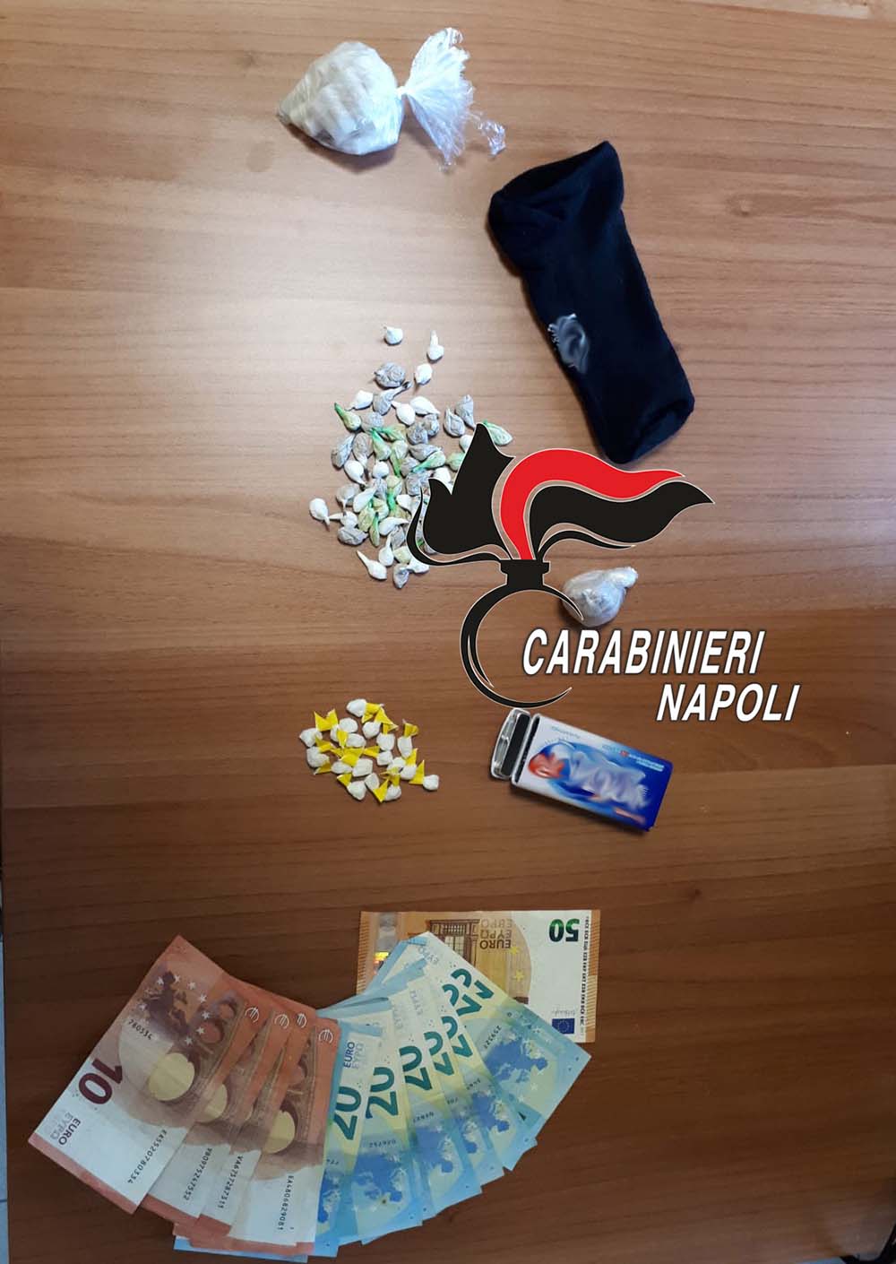 Napoli, spacciava nel lotto T/B di Scampia: arrestato 24enne