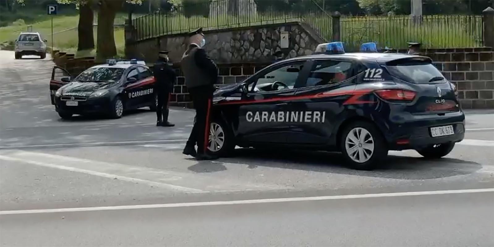 Napoli, i carabinieri passano al setaccio Pianura: 7 sanzioni covid