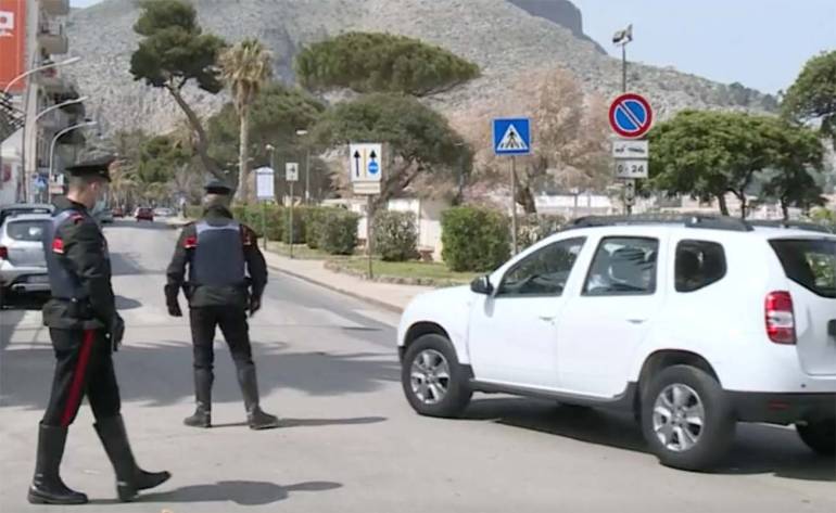 In fuga da Terzigno a Boscoreale si schiantano con l’auto dei carabinieri
