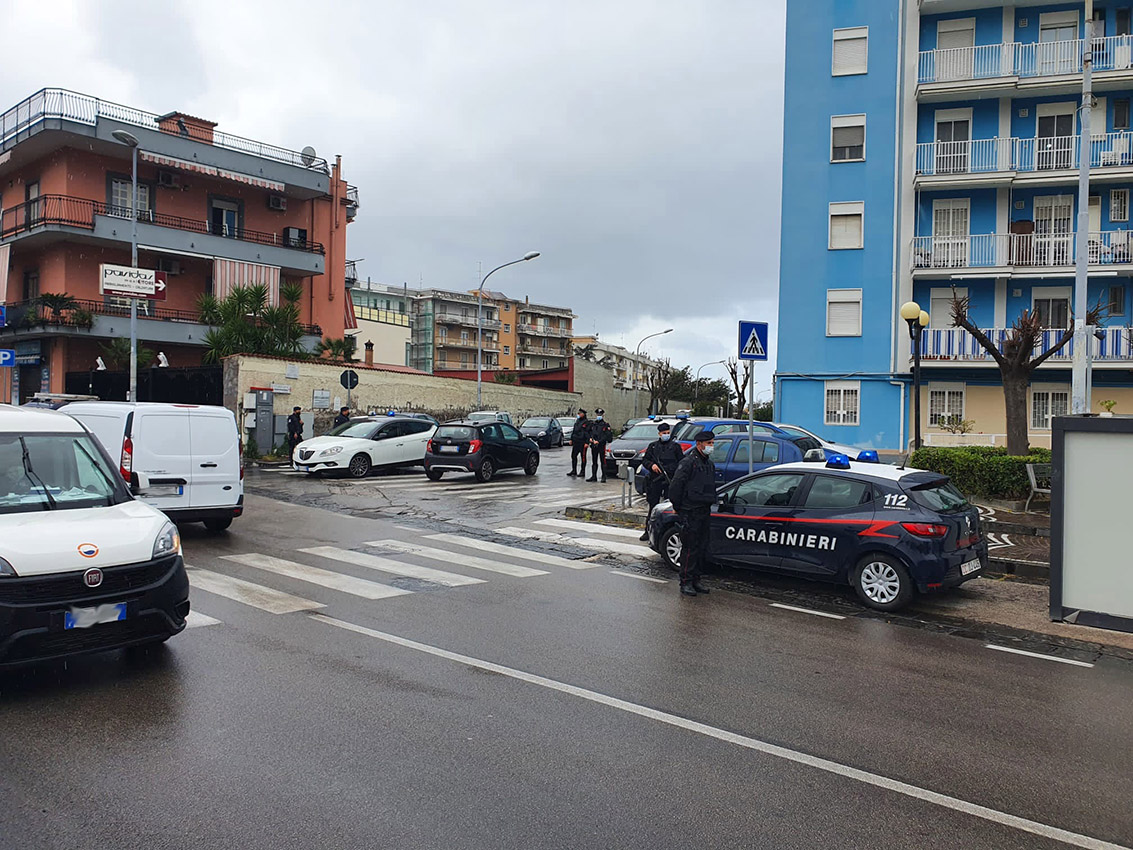Controlli covid a Castellammare: bar chiuso e 9 sanzionati