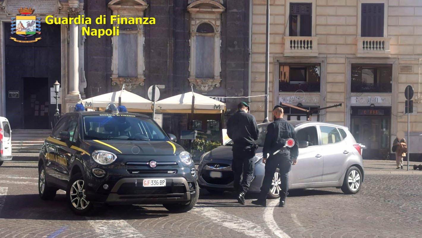 Napoli, controlli anti covid: multate 66 persone e 7 commercianti