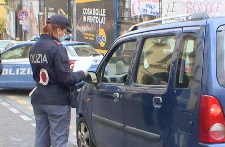 Napoli, documenti falsi per il reddito di cittadinanza:  migrante denunciata