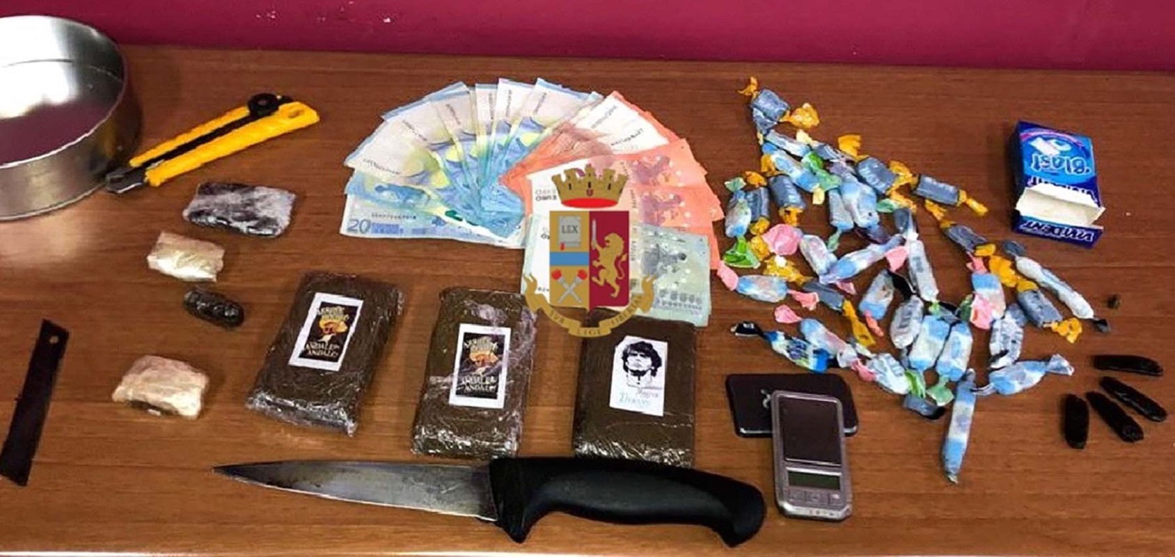 Napoli, nascondeva droga in casa: arrestato 50enne