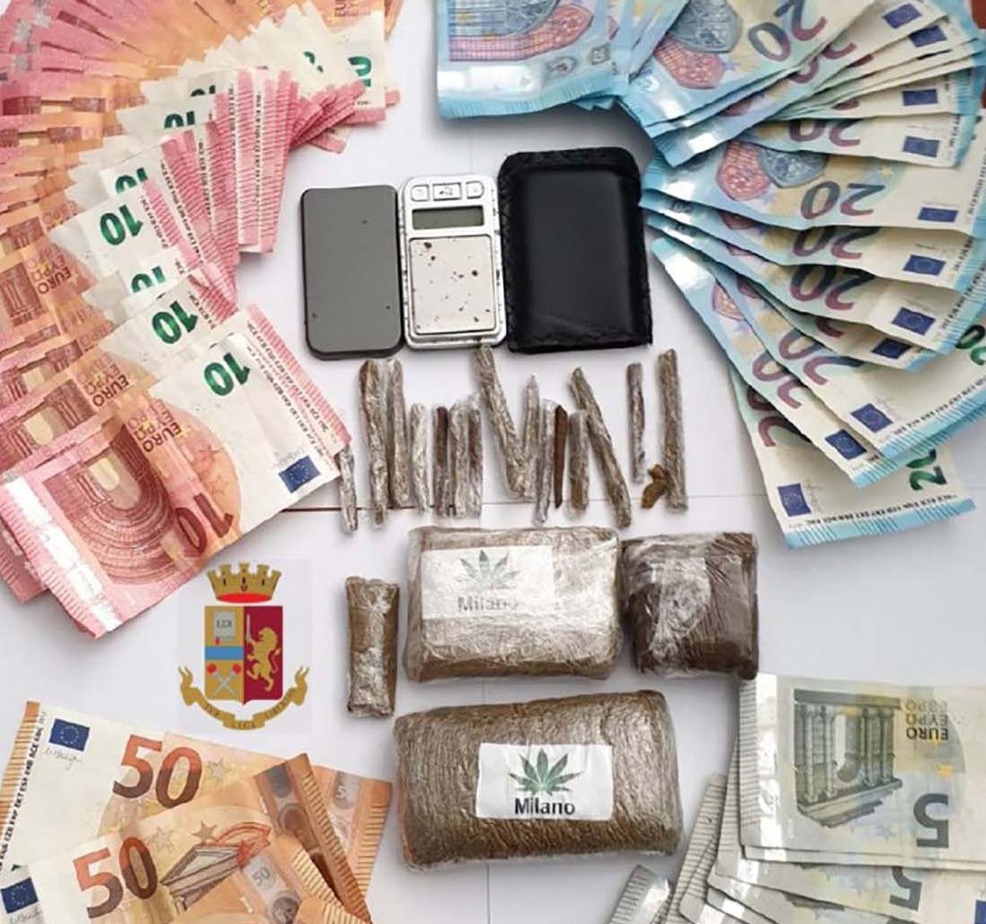 Napoli, trovato con droga in casa: arrestato 38enne