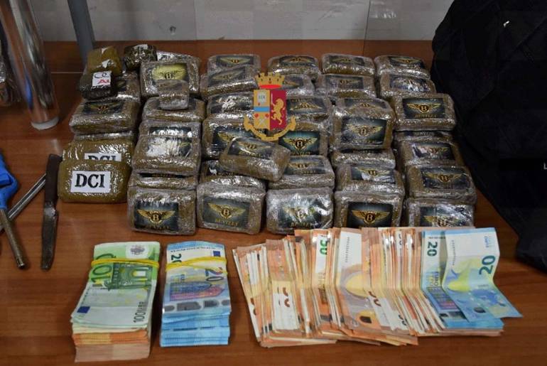 Torre del Greco: aveva 8 chili di droga in garage: arrestato