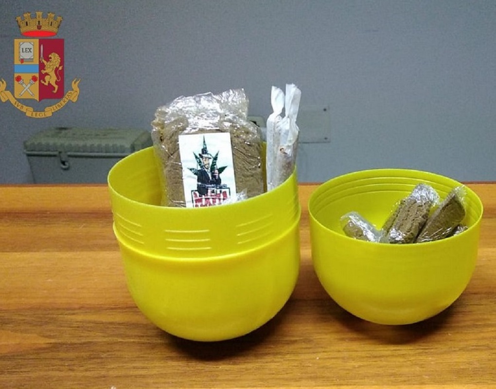 Battipaglia, droga nascosta nel contenitore delle uova di Pasqua: arrestato